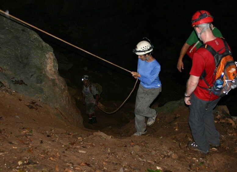 Picture 2 for Activity San Ignacio: Crystal Cave & Blue Hole National Park + Lunch