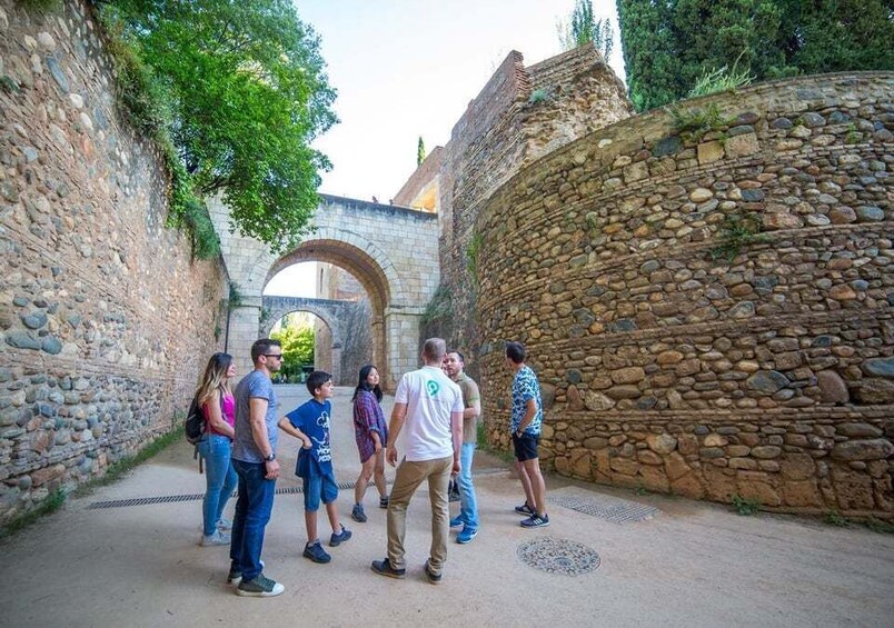 Picture 2 for Activity Granada: Water Paths History and Adventure Tour