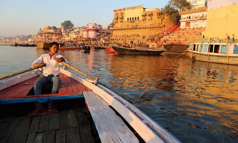 Vanuit Varanasi: Zonsopgang boottocht en erfgoedwandeling