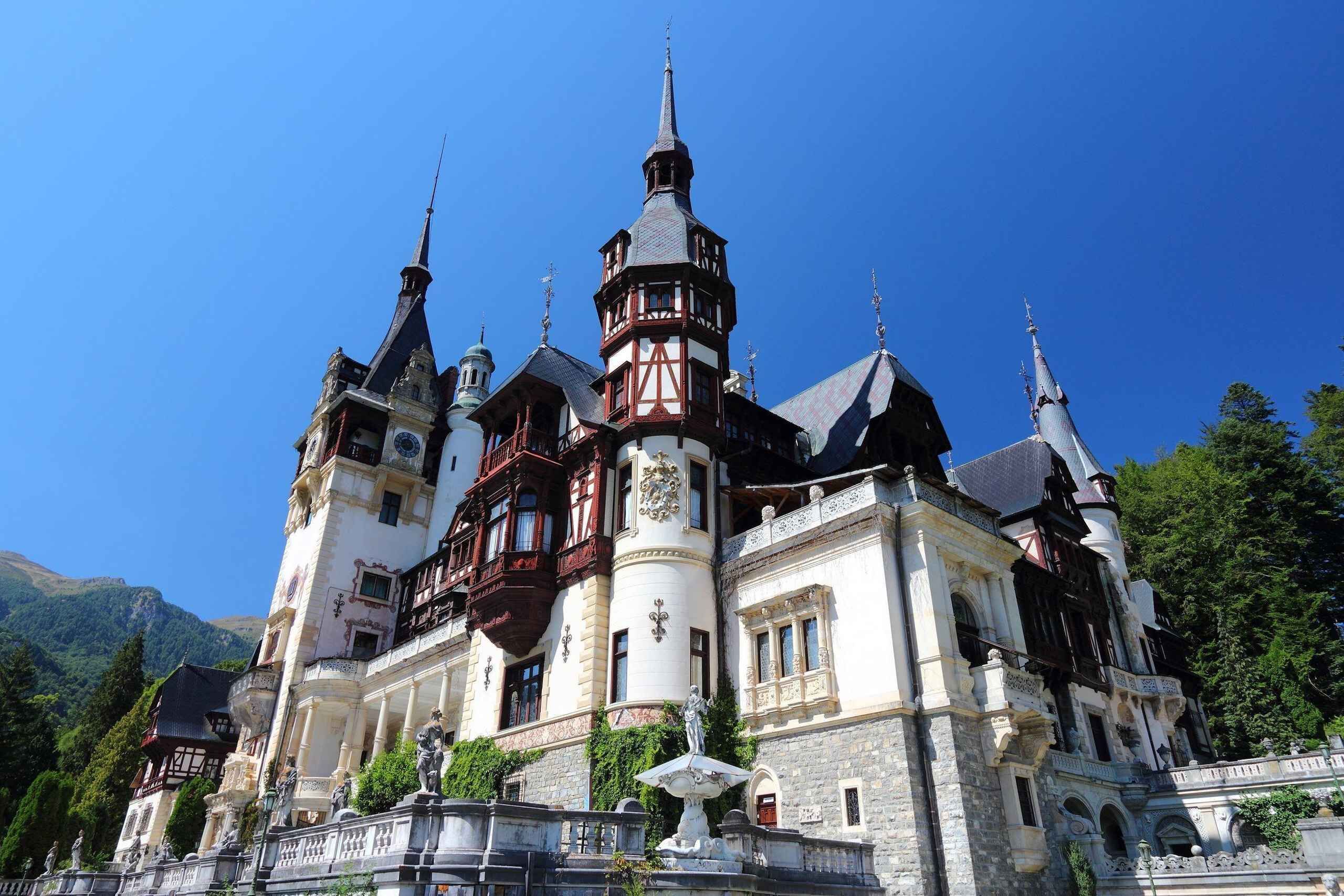 Sinaia: Peleș Castle Tour with An Expert Guide