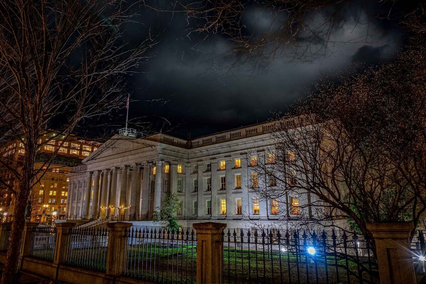 Washington, DC: Ghosts and Spirits Haunted Walking Tour