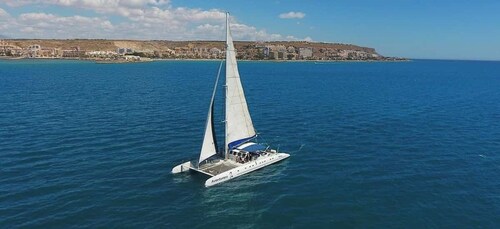 Alicante: Crucero en Catamarán de 2 horas a última hora de la tarde