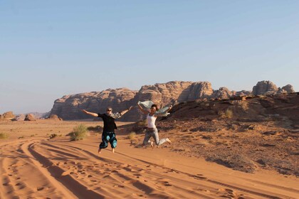 Desde Aqaba: recorrido en jeep al desierto de Wadi Rum