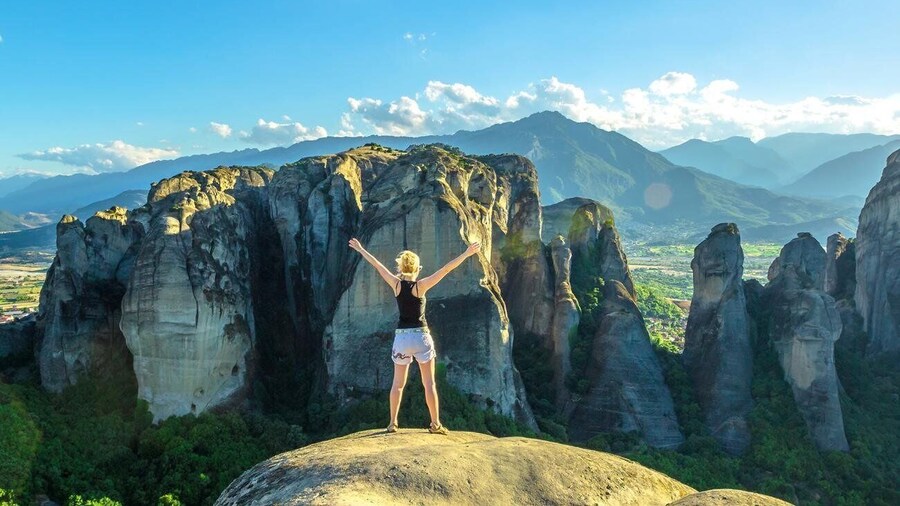 Thessaloniki: Full-Day Bus Trip to Meteora