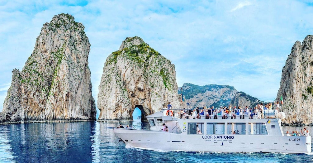 From Sorrento/Nerano:Capri Island Cruise with Guide on Board