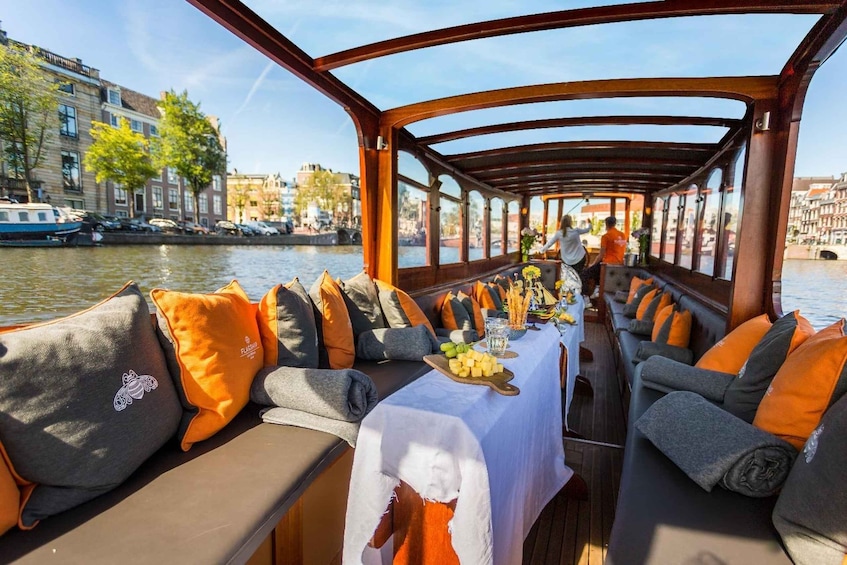 Amsterdam: Classic Boat Cruise with Optional Cheese & Wine