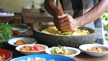 Private Guided Balinese Cooking Lesson with Dewa