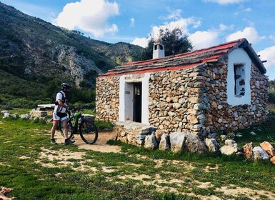 Marbella: tour en bicicleta eléctrica de montaña con vino