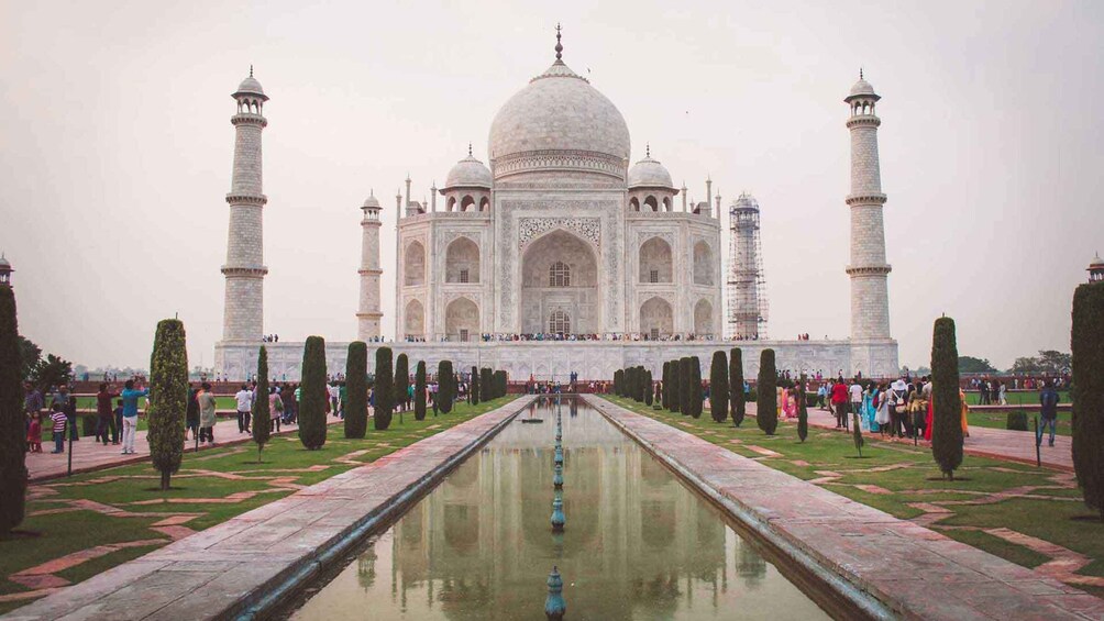 From Delhi: Full-Day Taj Mahal Tour by Car