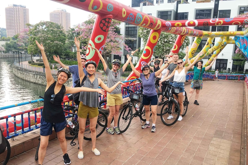 Picture 9 for Activity Singapore: Historical Half-Day Bike Tour