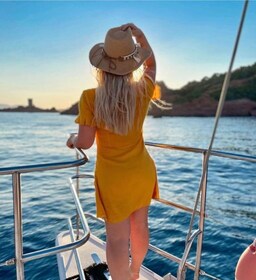 Valencia: Sunset or Daytime Catamaran Cruise with Drink