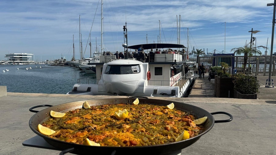 Valencia: Catamaran Cruise, Paella Lunch and Swim Stop