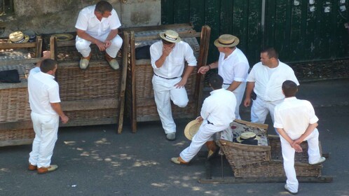 Fra Funchal: Nuns Valley, Monte og tur i kane