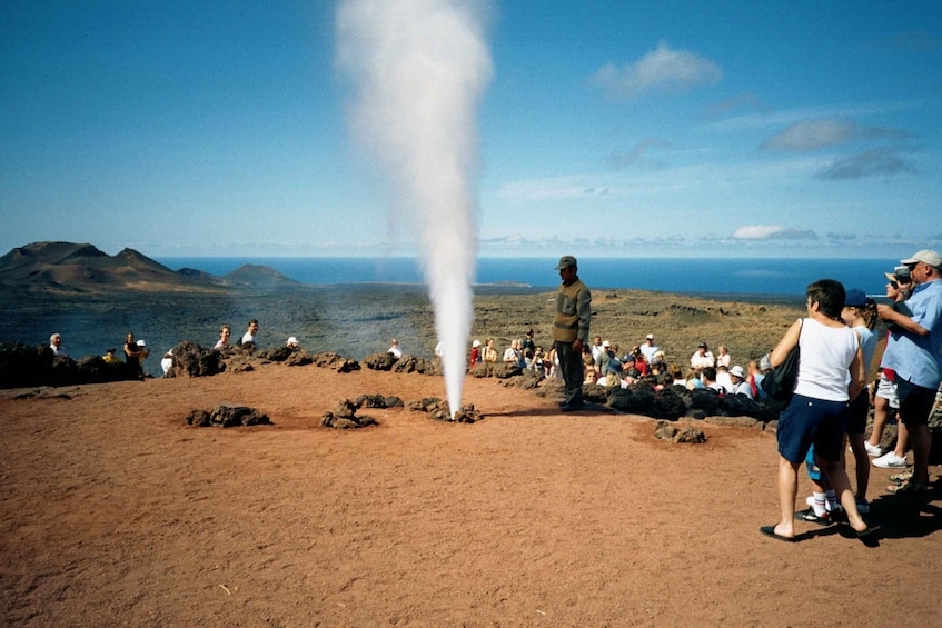 Picture 2 for Activity Lanzarote: Full Day Bus Tour with Scenic Views