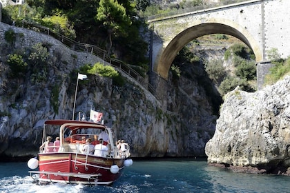 Från Salerno: Dagsutflykt till Amalfikusten med båt och drinkar