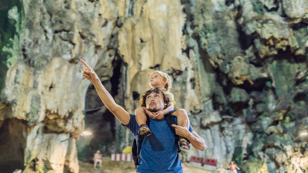 Full-Day City Tour with Petronas Twin Towers & Batu Caves