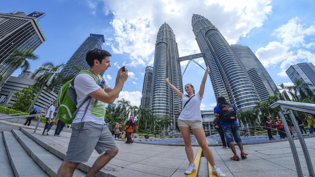 Full-Day City Tour with Petronas Twin Towers & Batu Caves