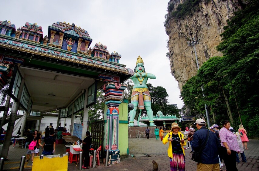 Full-Day City Tour with Petronas Twin Towers & Batu Caves