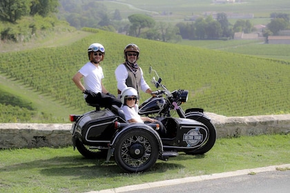 Au départ de Bordeaux : visite des vignobles de Saint-Emilion en side-car