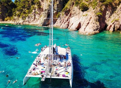 Lloret de Mar: Catamaran Sailing Cruise with BBQ and Drinks