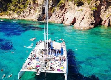 Lloret de Mar: Catamaran Sailing Cruise with BBQ and Drinks