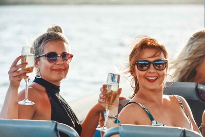 Byron Bay: Scenic Sunset River Cruise