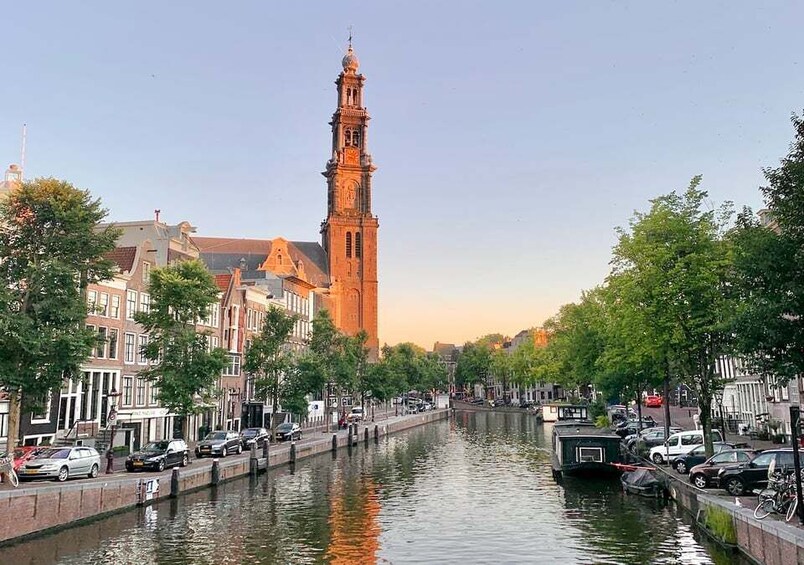 Picture 5 for Activity Amsterdam: Canal Cruise in German with Unlimited Drinks