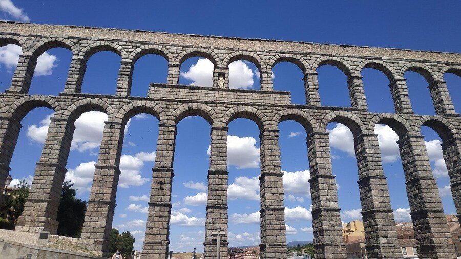 Segovia: Guided Walking Tour with Alcázar Entry