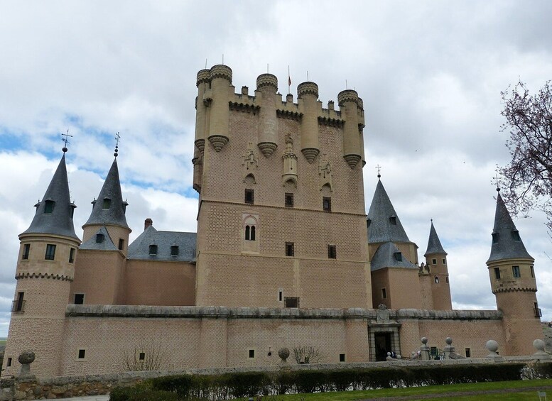 Picture 5 for Activity Segovia: Guided Walking Tour with Alcázar Entry