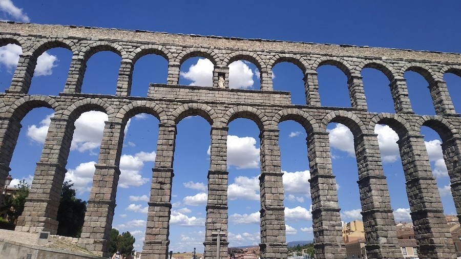 Segovia: Guided Walking Tour with Alcázar Entry