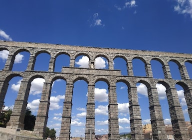 Segovia: visita guiada a pie con entrada al Alcázar