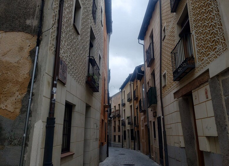 Picture 2 for Activity Segovia: Guided Walking Tour with Alcázar Entry