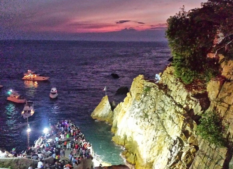 Picture 4 for Activity Acapulco: Dinner, Drinks and High Cliff Divers