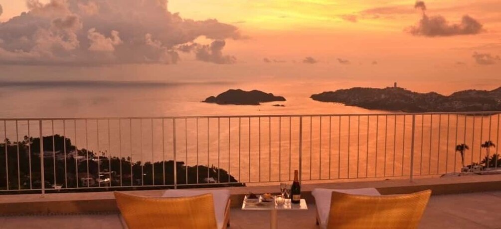 Picture 3 for Activity *Acapulco: Private Luxury Dinner, Drinks & High Cliff Divers