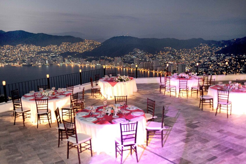 *Acapulco: Private Luxury Dinner, Drinks & High Cliff Divers