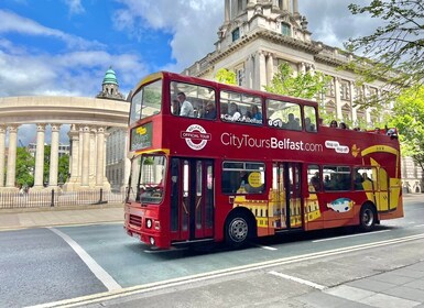 Belfast: 1- eller 2-dagers sightseeingtur med hop-on-hop-off-buss