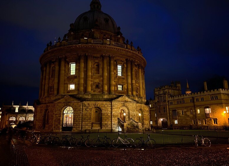 Picture 1 for Activity New: Oxford Costumed Ghost Tour In-Character