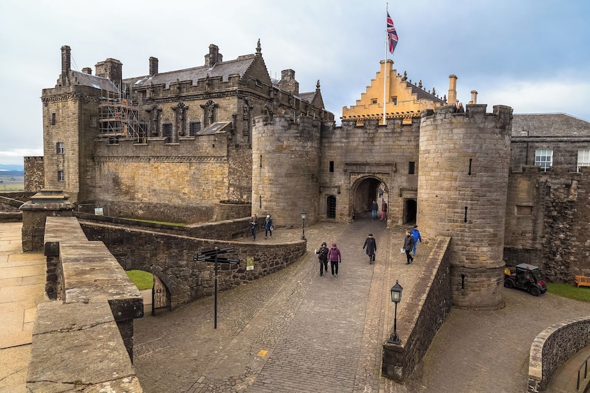 Guided Small-Group Full-Day Tour of Loch Lomond, Stirling & The Kelpies