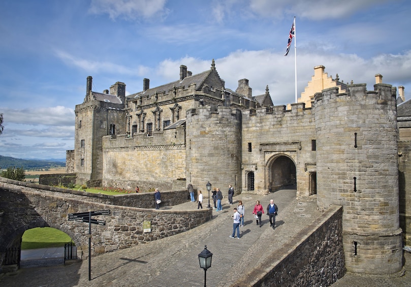 Guided Full-Day Tour of Loch Lomond, Stirling & The Kelpies