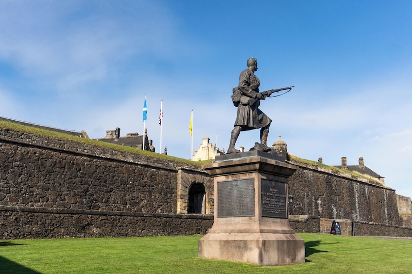 Guided Small-Group Full-Day Tour of Loch Lomond, Stirling & The Kelpies