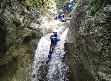 Bledsjön: Utflykt med forsränning och klättring