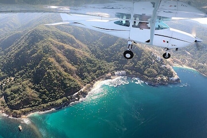 1H Private Scenic Airplane Tour over Yelapa and Puerto Vallarta