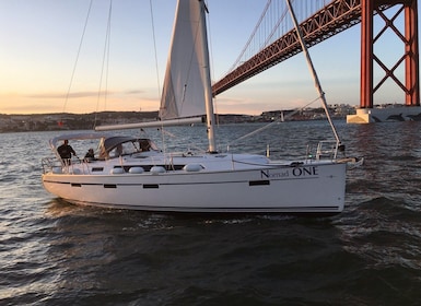Lisbon: Private Sailing Sightseeing Tour with Locals
