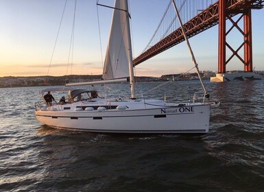 Private Lisbon Sightseeing Sailing Boat Tour with Locals