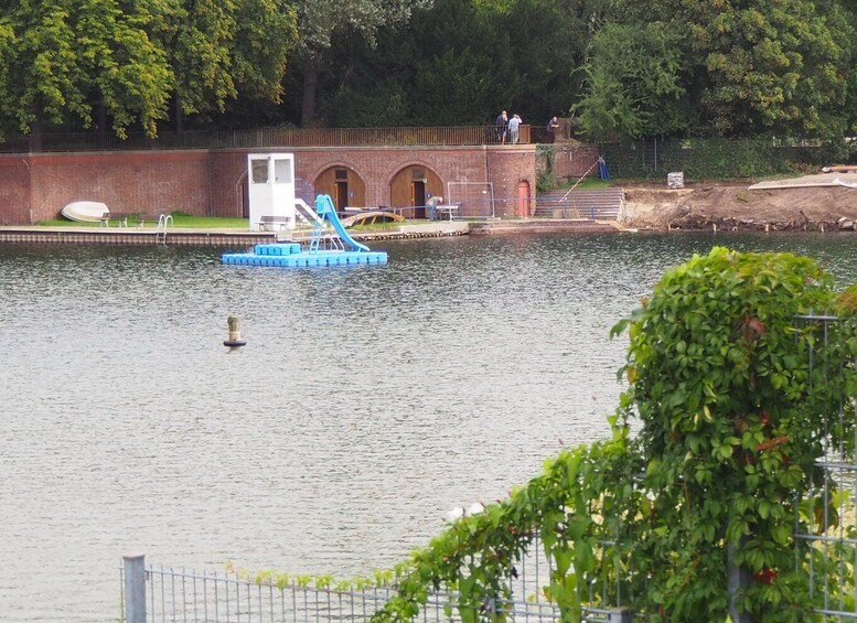 Picture 3 for Activity Aussenalster: Celebs, Waterfronts and Nature Cycle Tour