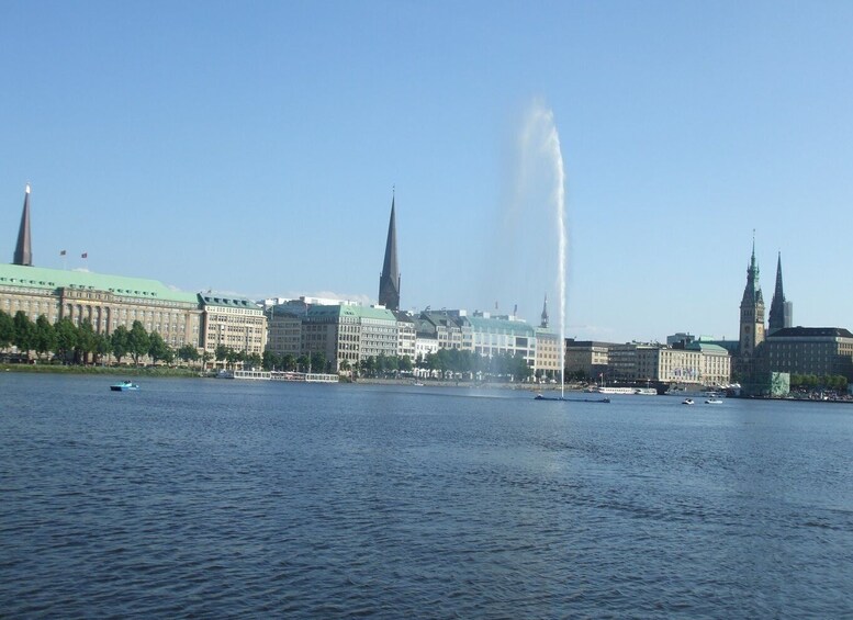 Picture 4 for Activity Aussenalster: Celebs, Waterfronts and Nature Cycle Tour