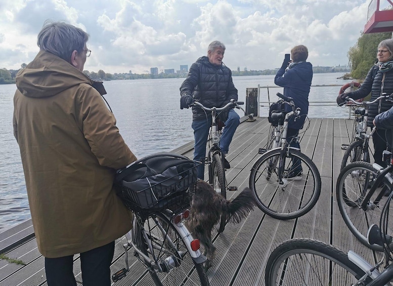 Picture 12 for Activity Aussenalster: Celebs, Waterfronts and Nature Cycle Tour