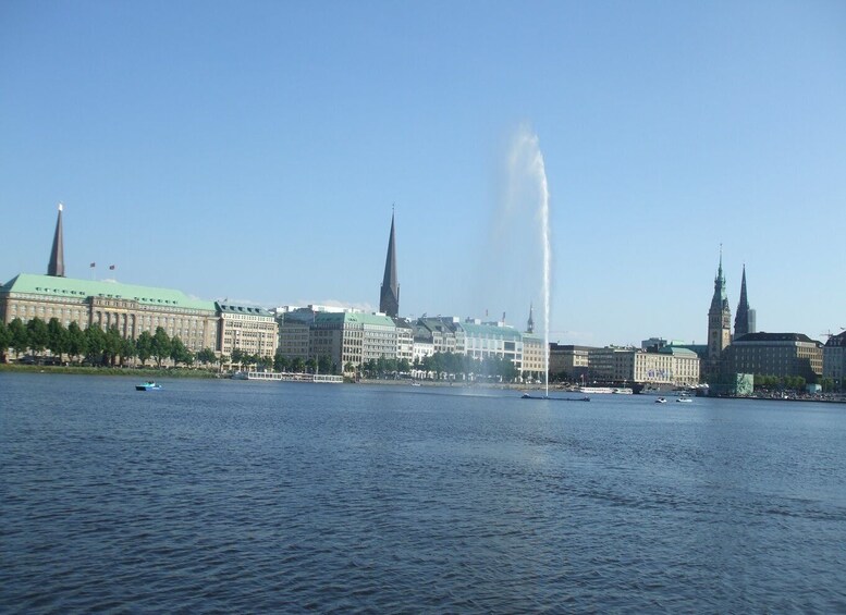 Picture 4 for Activity Aussenalster: Celebs, Waterfronts and Nature Cycle Tour