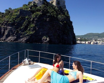 Fra Sorrento: Heldagstur med båt til Positano og Amalfi