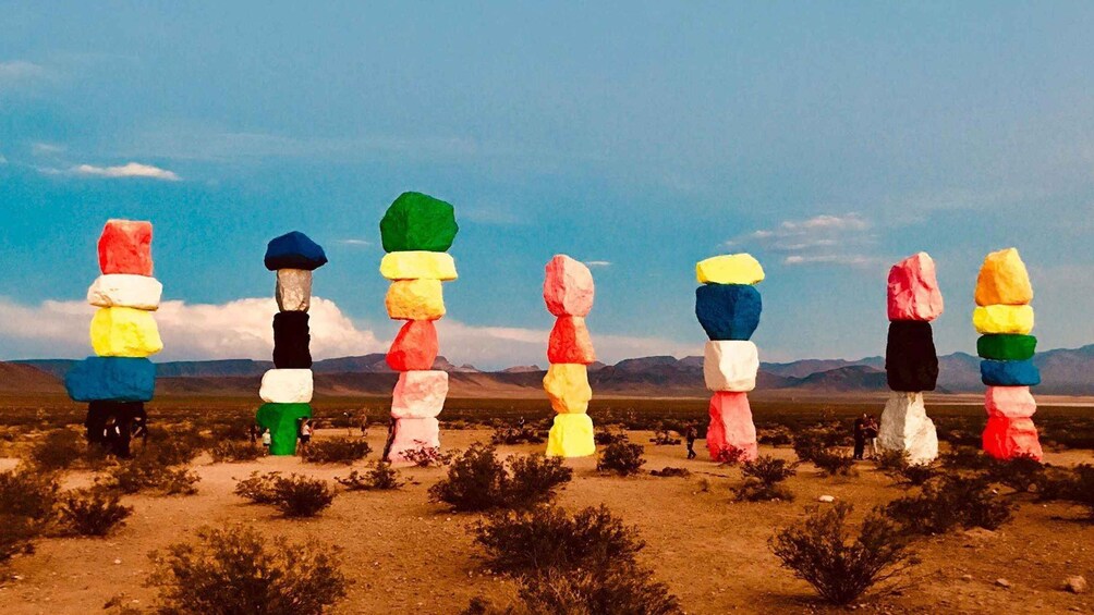 Las Vegas: Mojave, Red Rock Sign and 7 Magic Mountains Tour